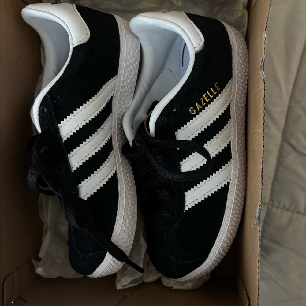 New!! adidas gazelle size 11k toddler